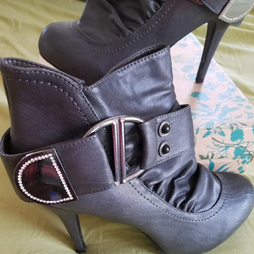 Grey Booties - Picture 2 of 4